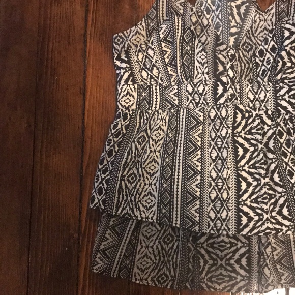 American Eagle black and white printed tank - Picture 2 of 5